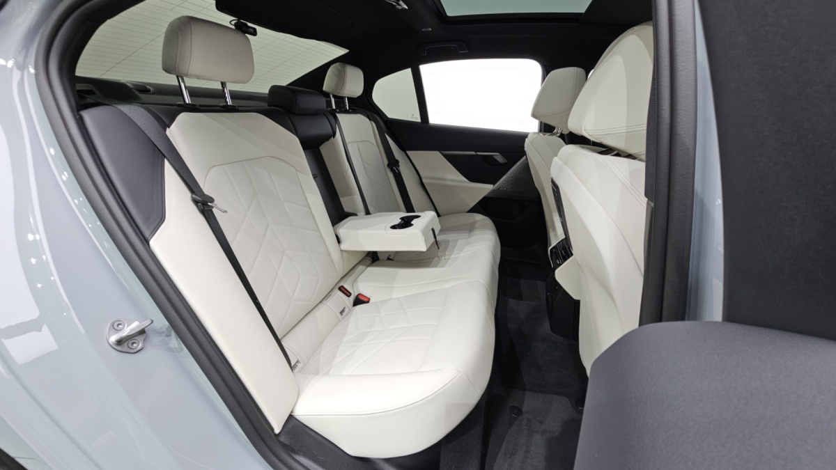 BMW 5 Series, 2024 — фото 11 из 12