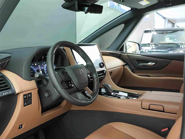 Toyota Alphard, 2024 — фото 7 из 9