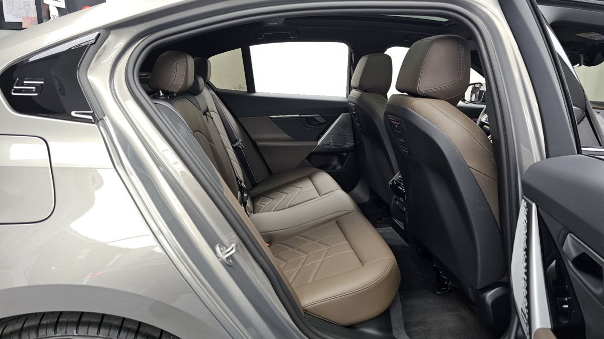BMW 5 Series, 2025 — фото 12 из 12
