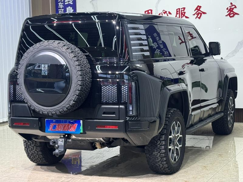 BYD Yangwang U8, 2024 — фото 6 из 12