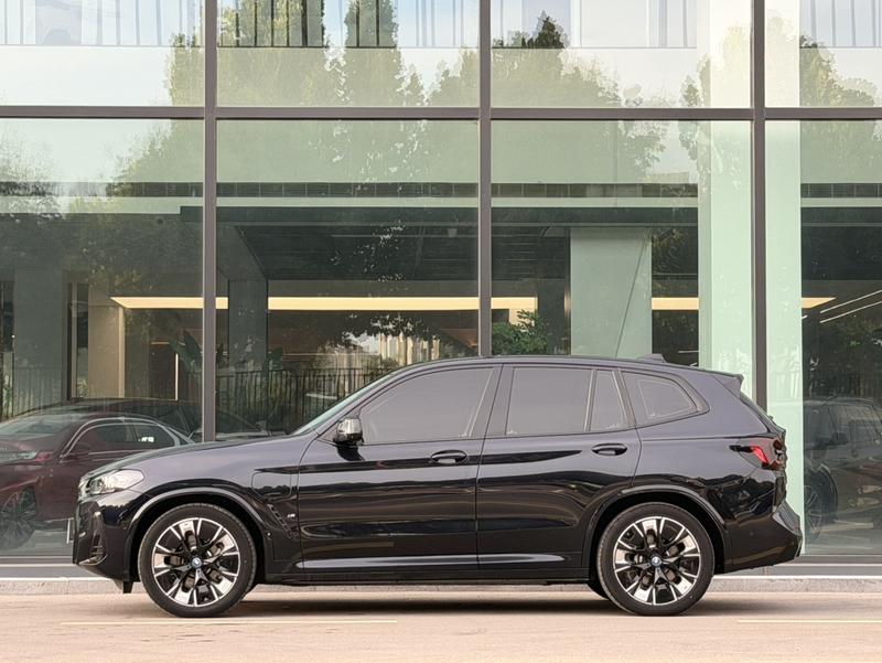 BMW iX3, 2025 — фото 3 из 12