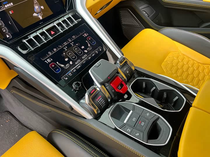 Lamborghini Urus, 2022 — фото 5 из 9