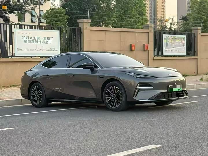 Geely Galaxy Starshine 8 EM-i, 2025 — купить в Перми под ключ