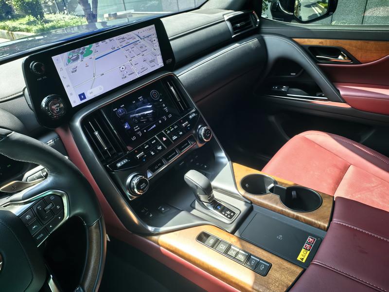 Lexus LX, 2025 — фото 9 из 12