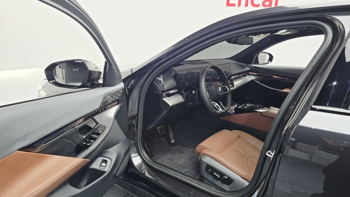 BMW 5 Series, 2025 — фото 9 из 12