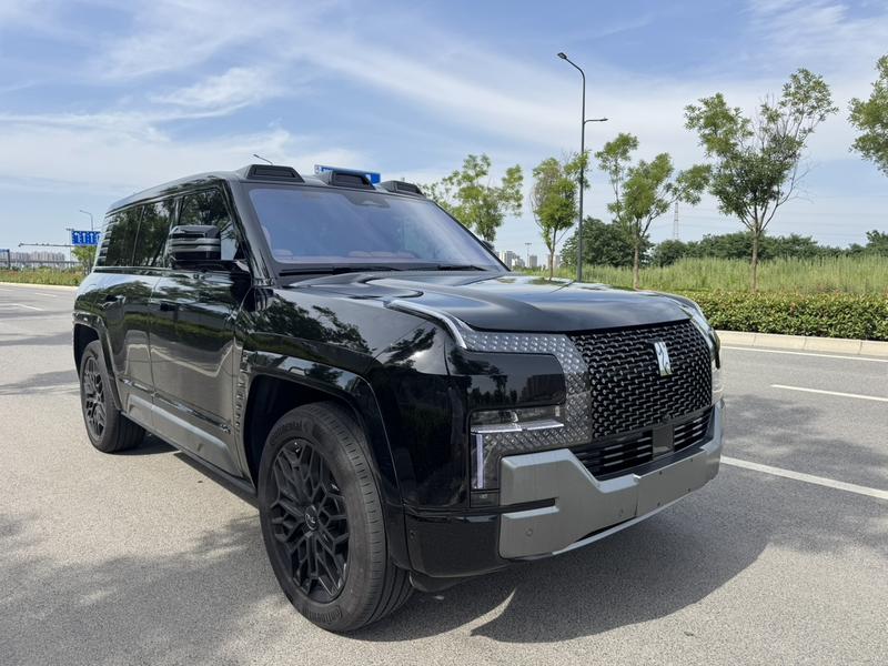 BYD Yangwang U8, 2023 — фото 3 из 10