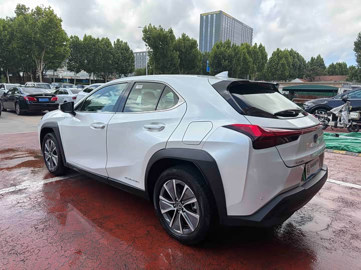 Lexus UX Hybrid, 2022 — фото 4 из 9