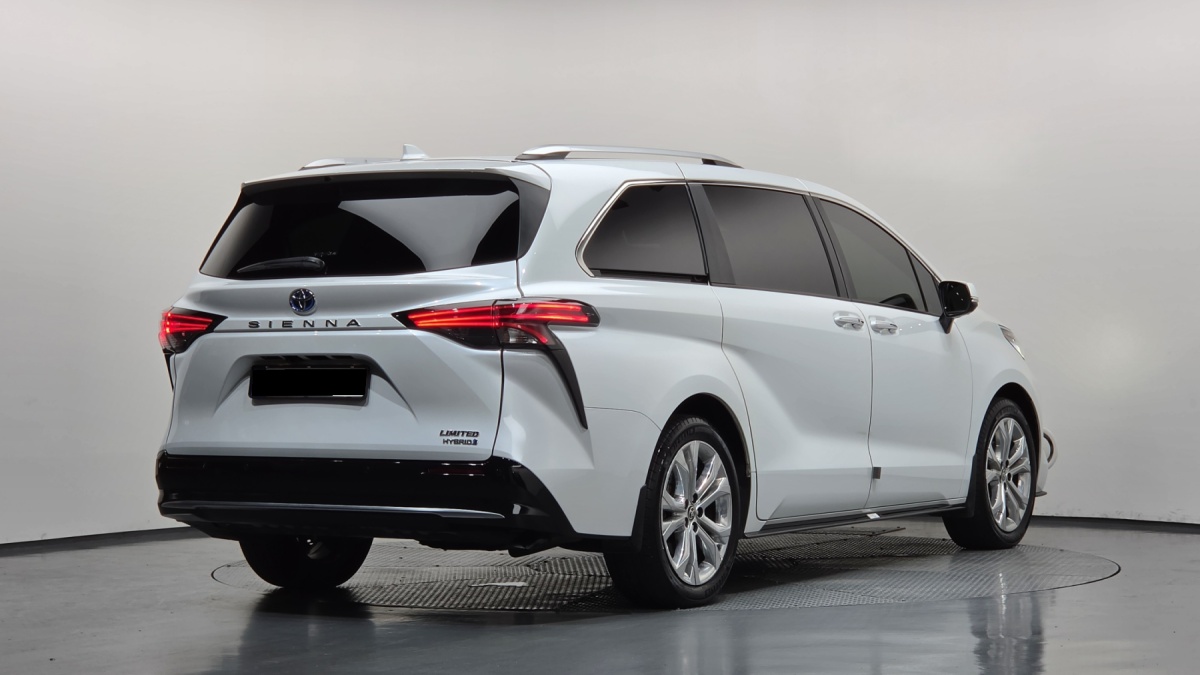 Toyota Sienna, 2022 — фото 2 из 12