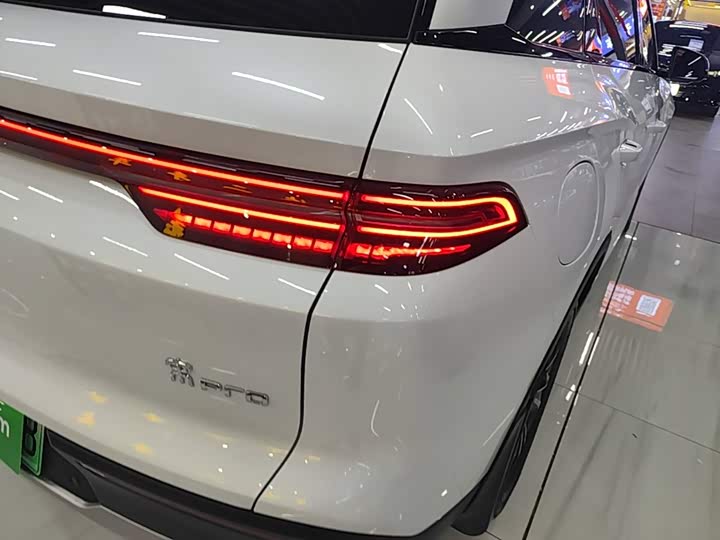 BYD Song Pro Hybrid, 2024 — фото 8 из 9
