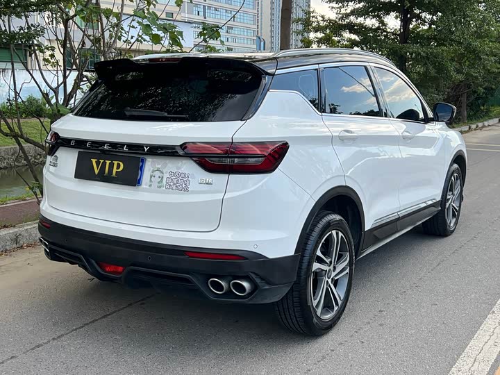 Geely Coolray, 2022 — фото 7 из 9