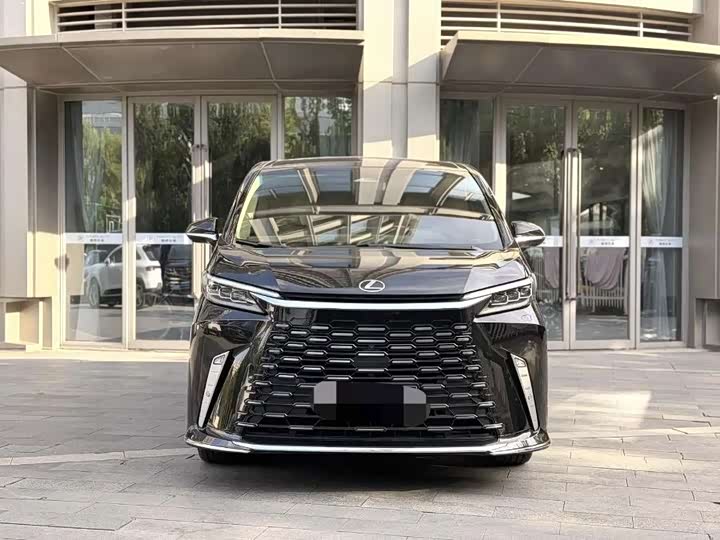 Lexus LM, 2023 — фото 8 из 9