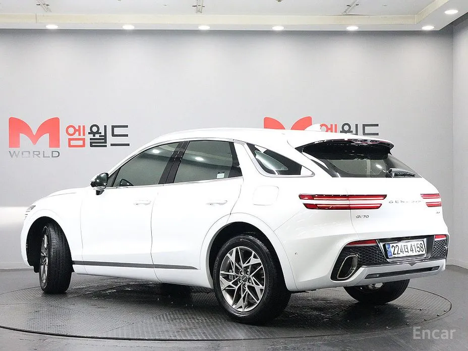 Genesis GV70, 2023 — фото 4 из 12