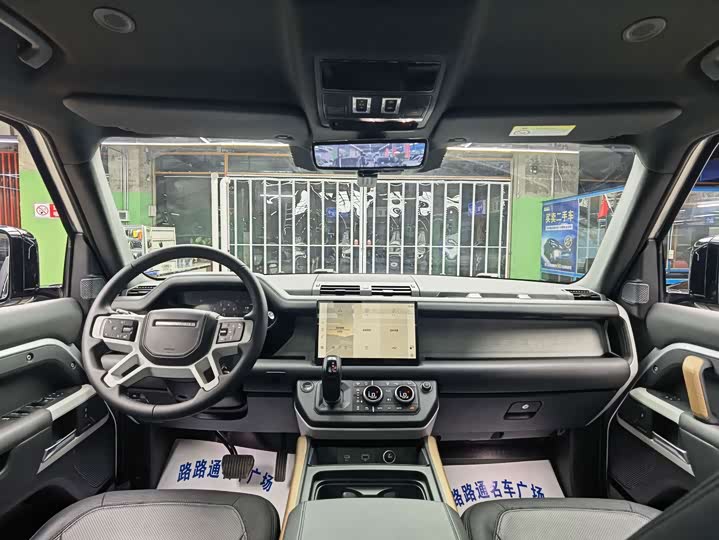 Land Rover Defender, 2023 — фото 7 из 9