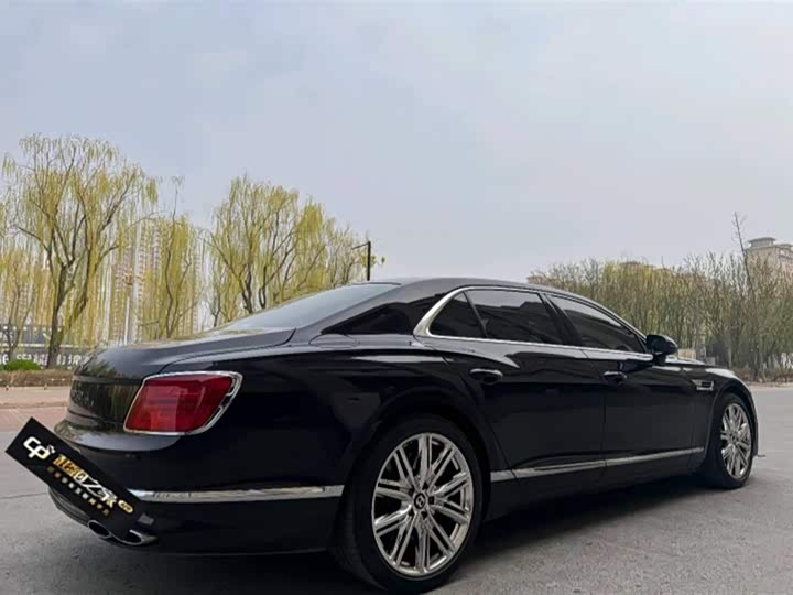 Bentley Flying Spur, 2024 — фото 4 из 9