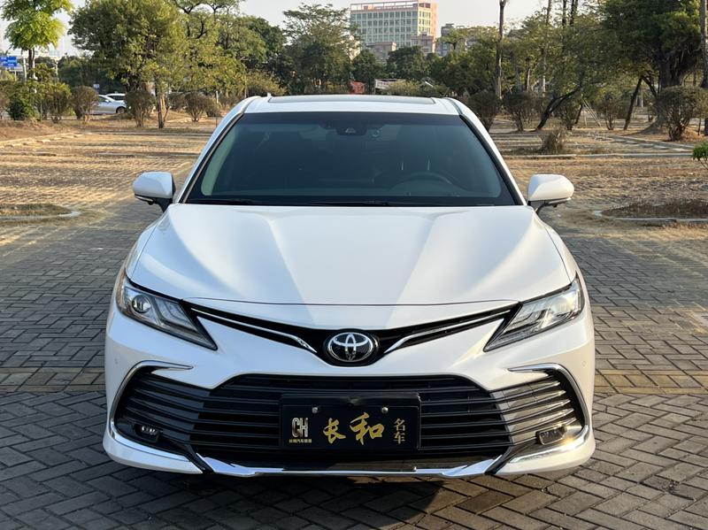 Toyota Camry, 2023 — фото 2 из 12