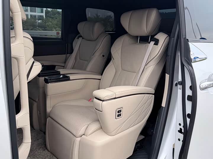Toyota Alphard, 2023 — фото 8 из 9
