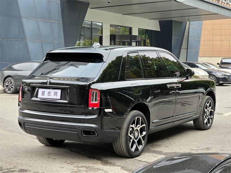 Rolls-Royce Cullinan, 2023 — фото 6 из 10