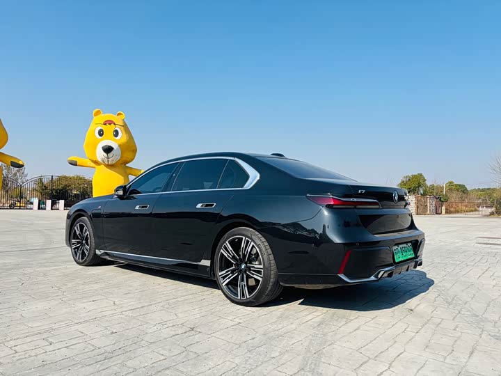 BMW i7, 2023 — фото 4 из 10