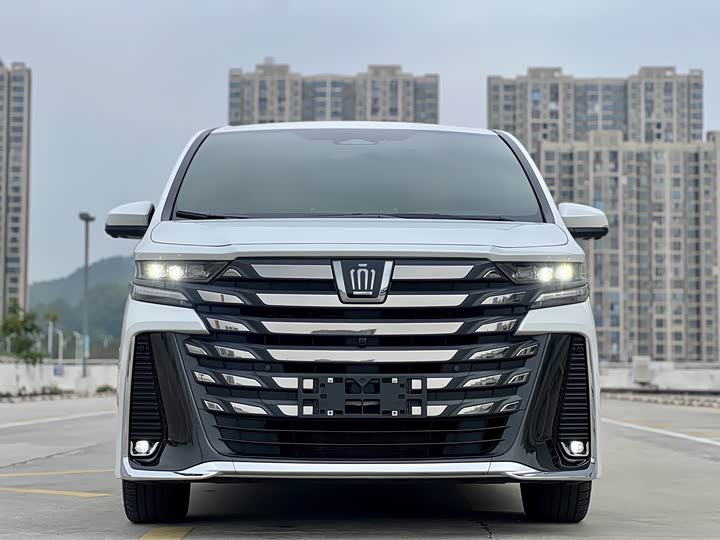Toyota Vellfire, 2024 — фото 2 из 9
