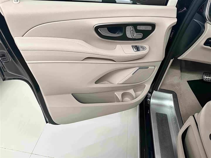Mercedes-Benz V-Class, 2024 — фото 5 из 9