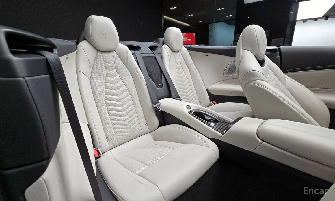 Maserati GranCabrio, 2024 — фото 12 из 12