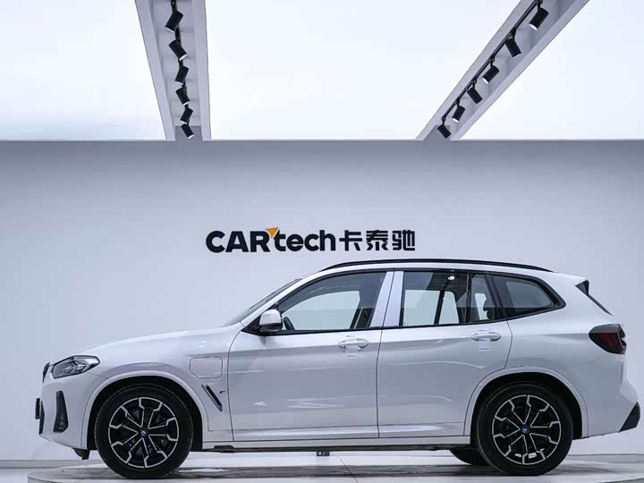 BMW iX3, 2023 — фото 2 из 9