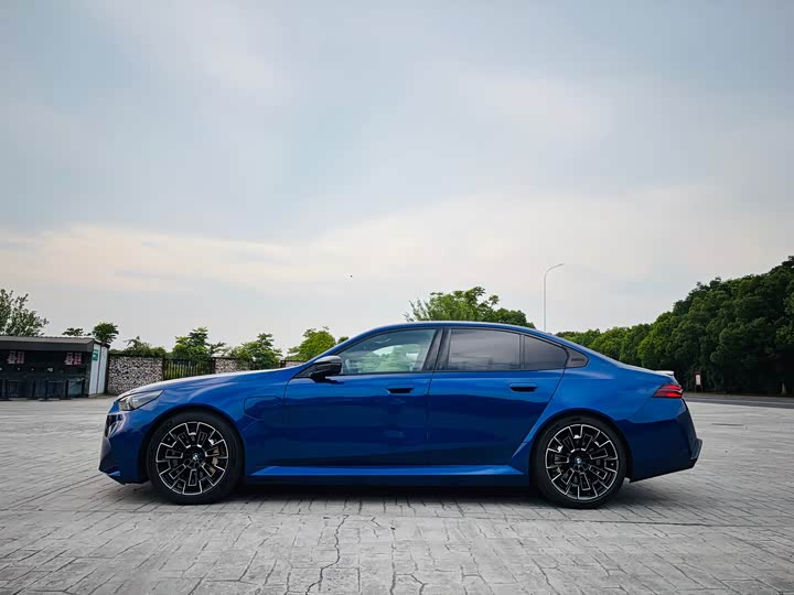 BMW M5 Hybrid, 2026 — фото 4 из 9