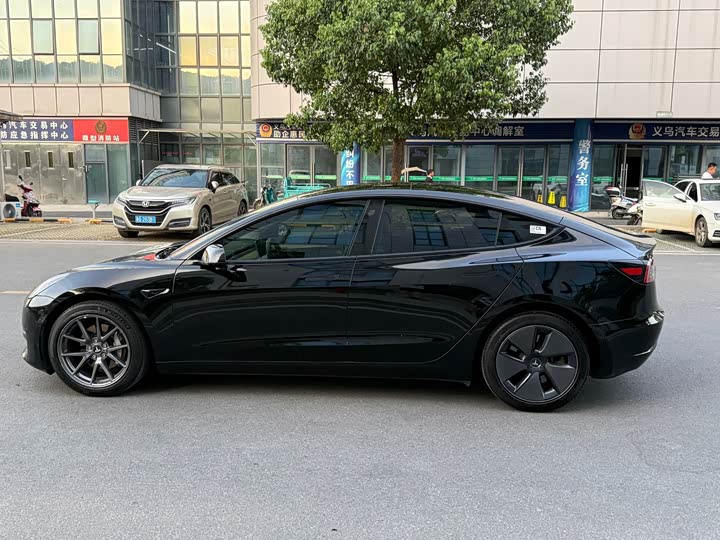 Tesla Model 3, 2023 — фото 7 из 9