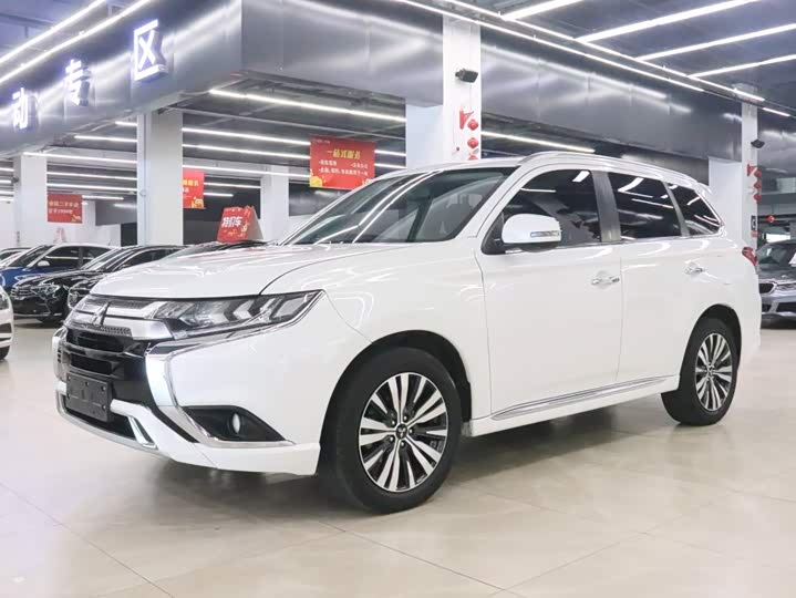 Mitsubishi Outlander, 2021 — купить в Кирове под ключ