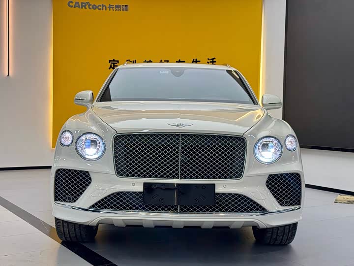 Bentley Bentayga, 2022 — фото 2 из 9
