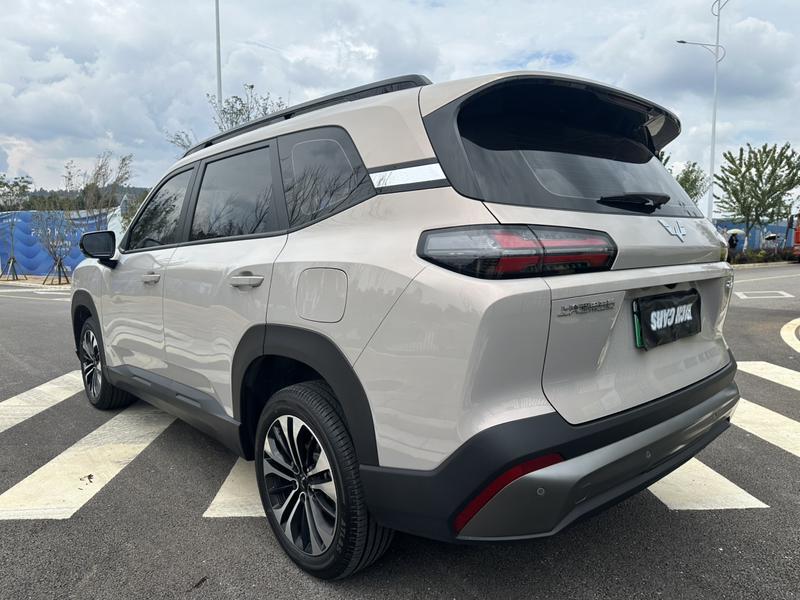 Wuling Starlight 560 Hybrid/EV, 2025 — фото 4 из 12