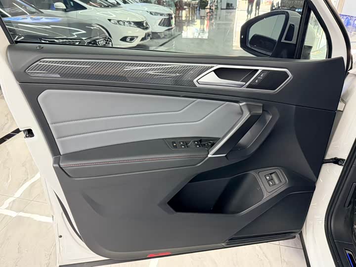 Volkswagen Tiguan L Hybrid, 2021 — фото 7 из 9