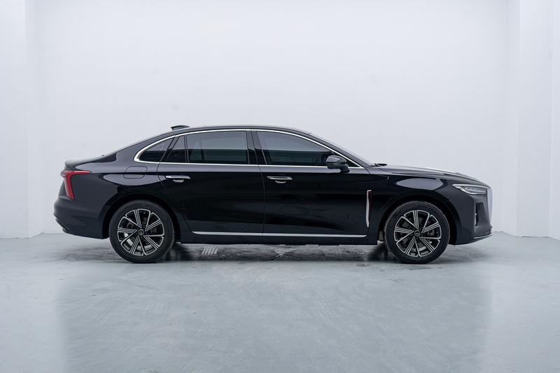 Hongqi H5 Hybrid, 2025 — фото 8 из 12