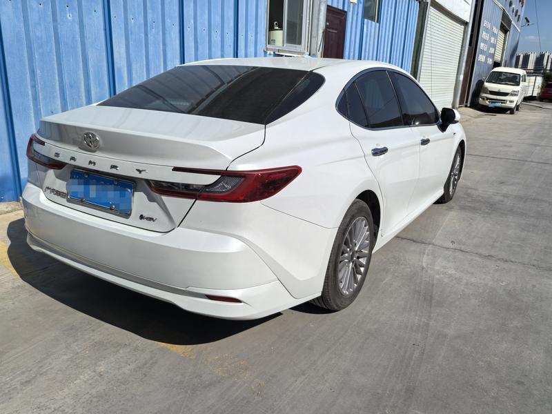 Toyota Camry, 2024 — фото 6 из 10