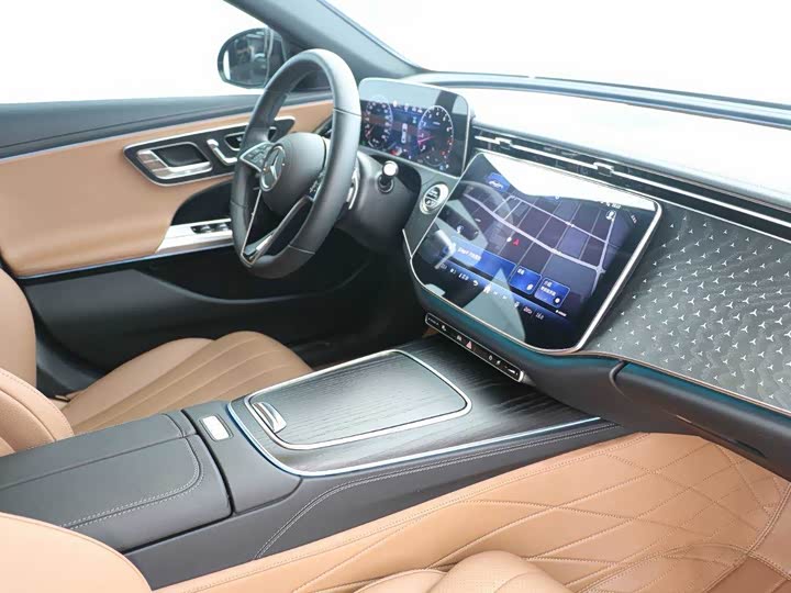 Mercedes-Benz E-Class, 2024 — фото 5 из 9