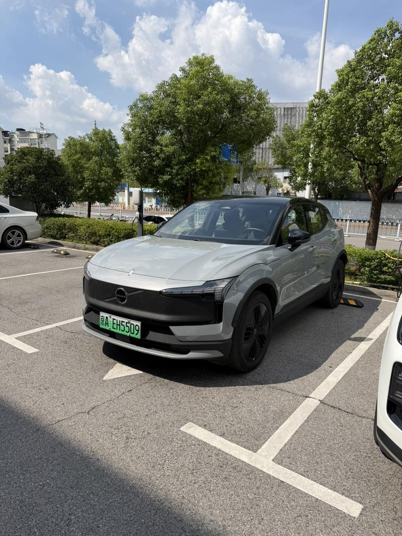Volvo EX30, 2025 — купить в Смоленске под ключ