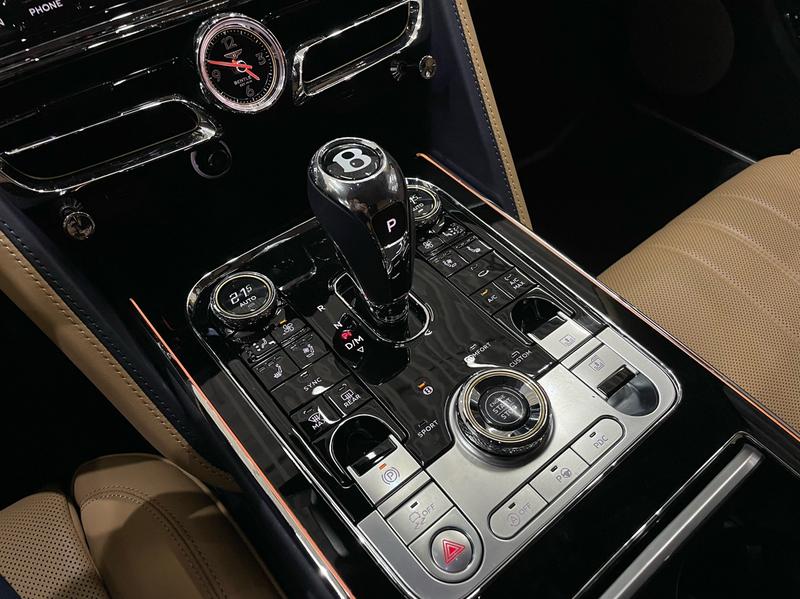 Bentley Flying Spur, 2022 — фото 8 из 12