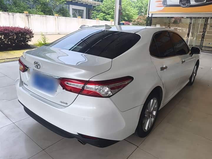 Toyota Camry, 2022 — фото 7 из 9