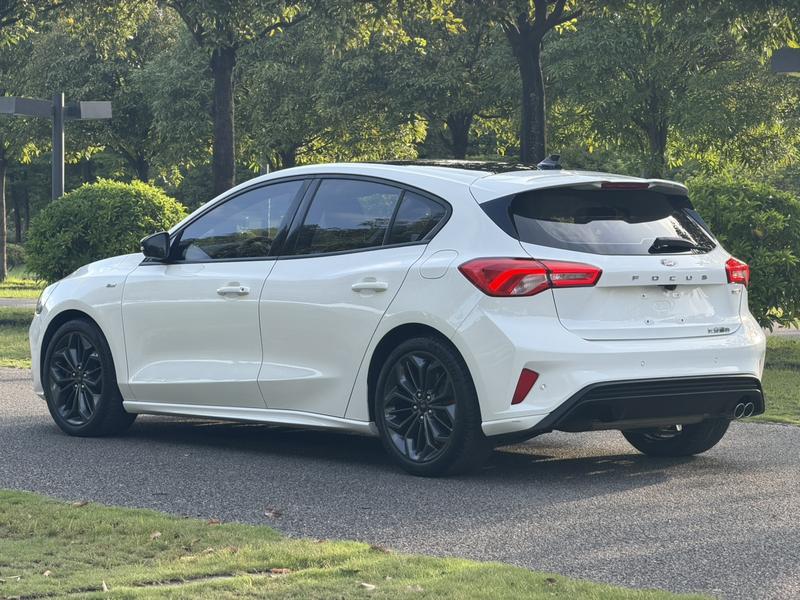Ford Focus, 2022 — фото 5 из 12