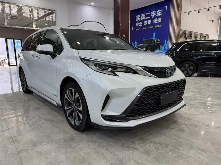 Toyota Granvia, 2023 — фото 2 из 9
