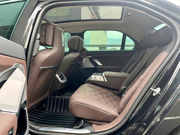 BMW 7 Series, 2022 — фото 8 из 9