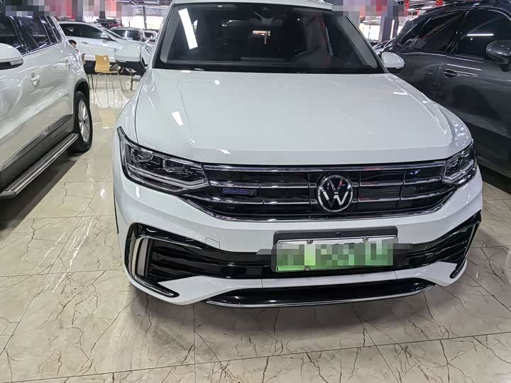 Volkswagen Tiguan L Hybrid, 2023 — фото 2 из 9