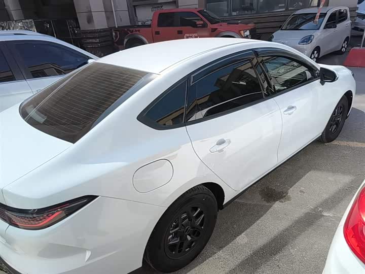 BYD Seal 05 DM-i Hybrid, 2025 — фото 7 из 9
