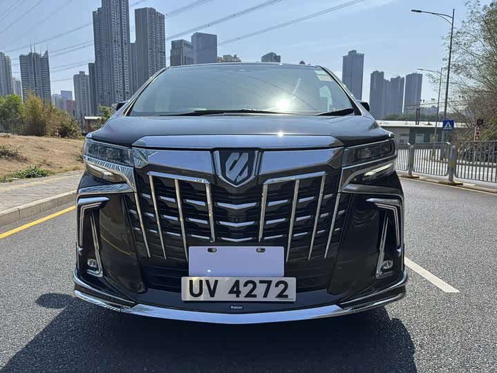 Toyota Alphard, 2025 — фото 2 из 9