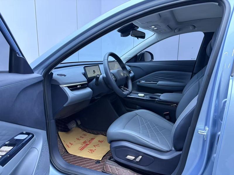 BAIC Arcfox T1, 2025 — фото 8 из 10