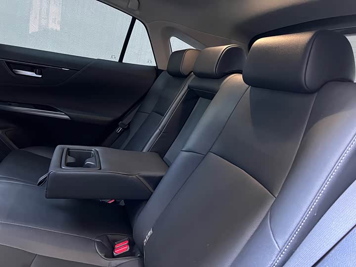 Toyota Venza, 2022 — фото 8 из 12
