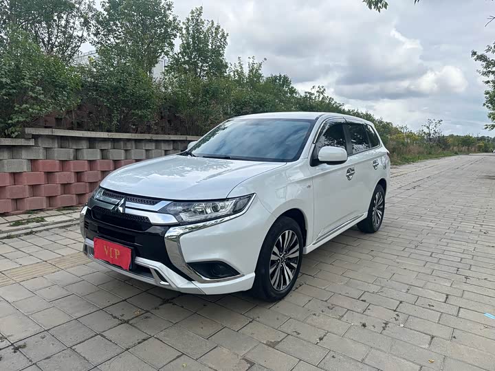 Mitsubishi Outlander, 2022 — купить в Перми под ключ