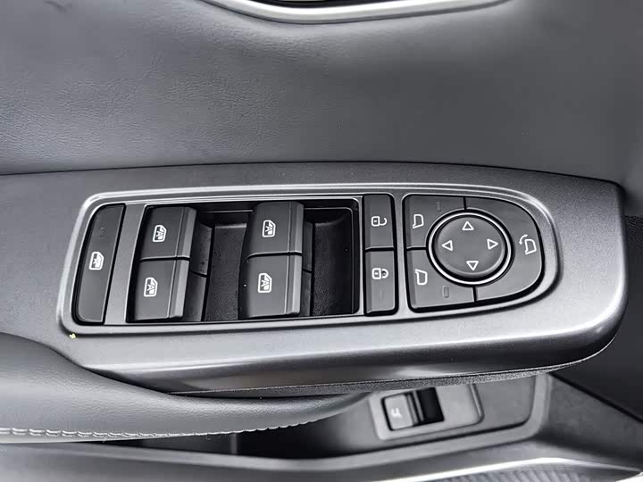 BYD Song L DM-i Hybrid, 2026 — фото 9 из 9