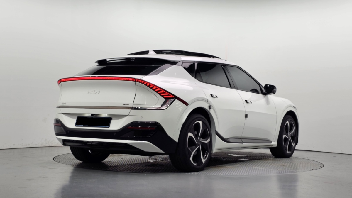 Kia EV6, 2023 — фото 2 из 12