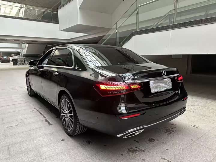 Mercedes-Benz E-Class, 2023 — фото 4 из 7